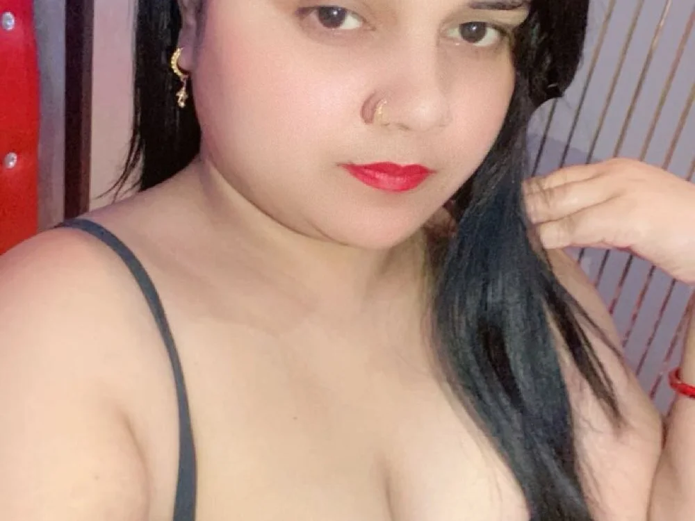 ThreeSomeBhabi 離線 XXX 聊天