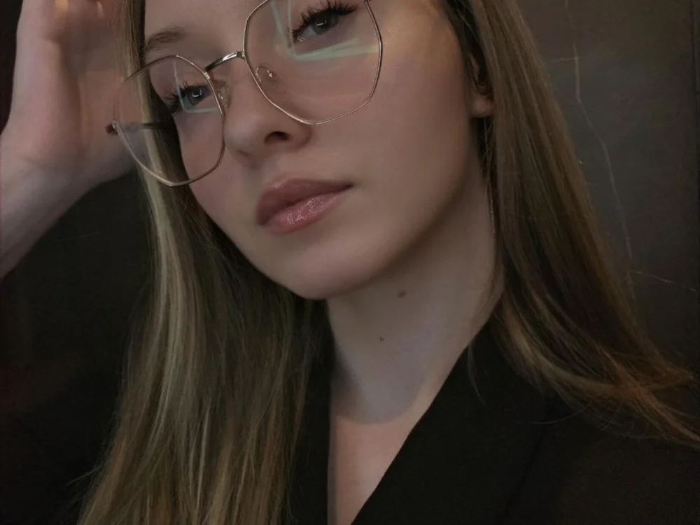 MeganJohnson Adlı Modelin Çevrimdışı Sohbet Odası