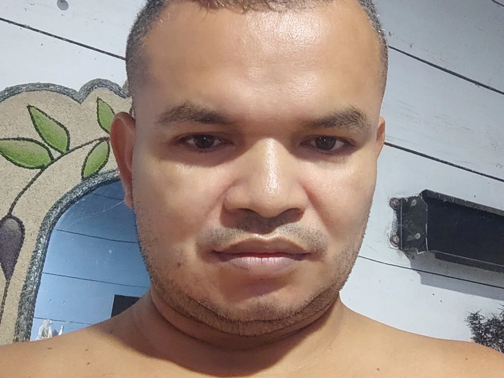 eliecer38's Offline XXX Chat