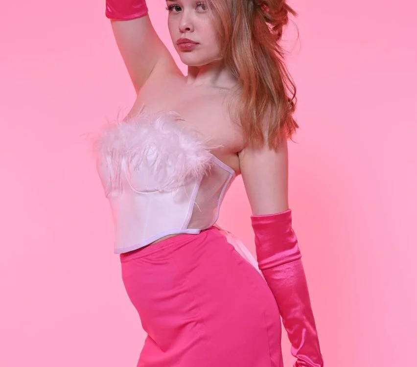 julia_blanche's Offline Chat Room
