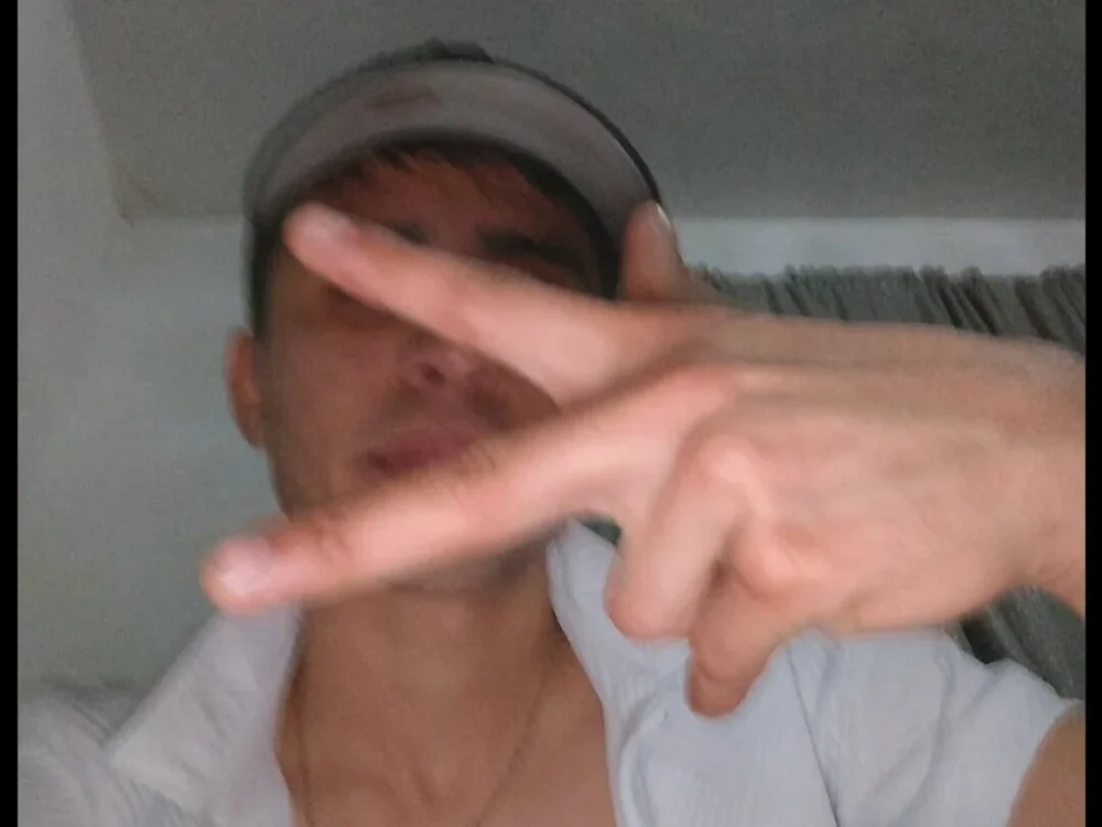 Felipegil1n Offline XXX chat