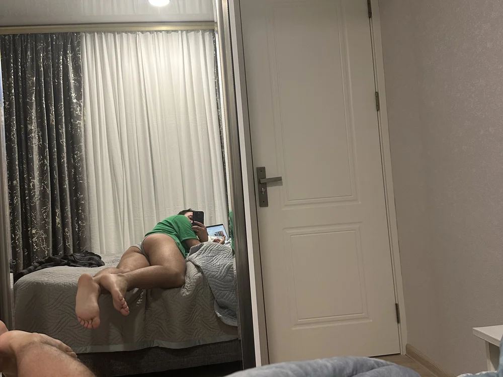 lucaasss2002's Offline Chat Room