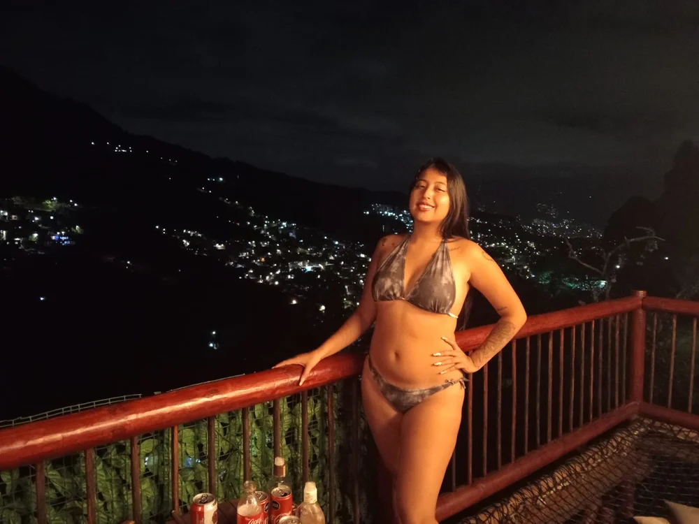 Channell_brunnette offline XXX-chat