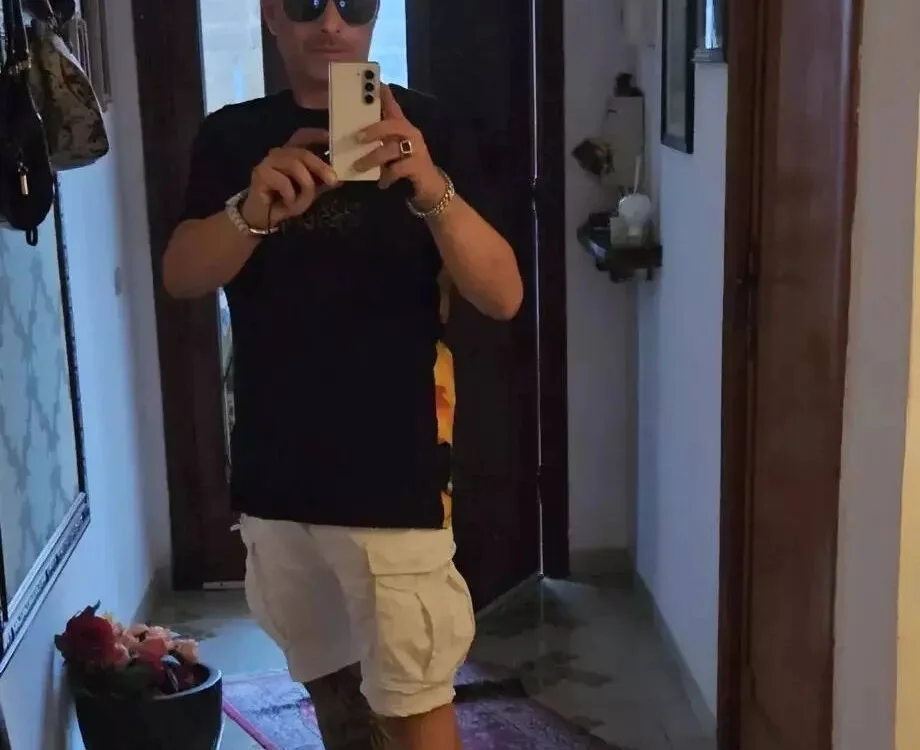 Gianlucazeis Offline XXX-Chat