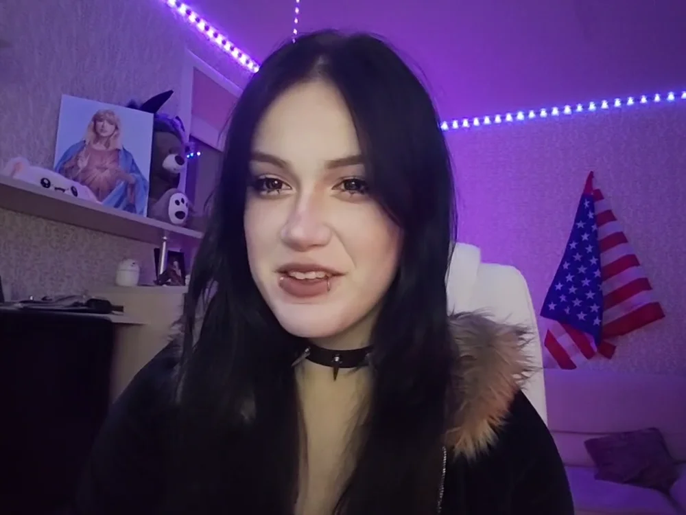 NeidaJaurigui's Offline Chat Room