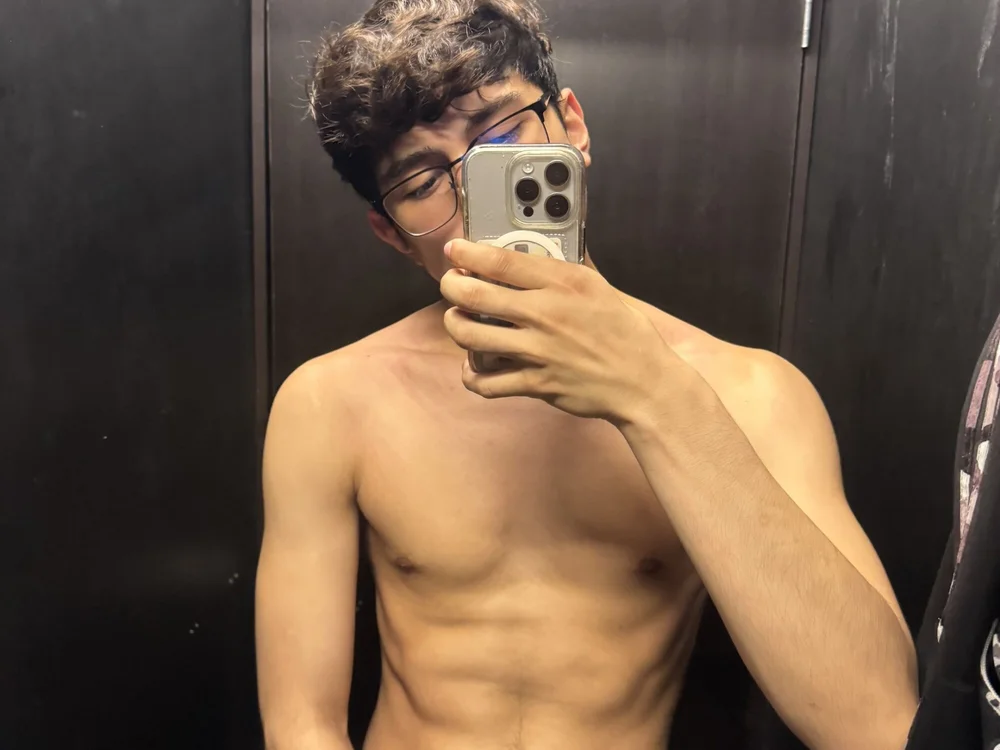 ryan_valentino Offline XXX-chat