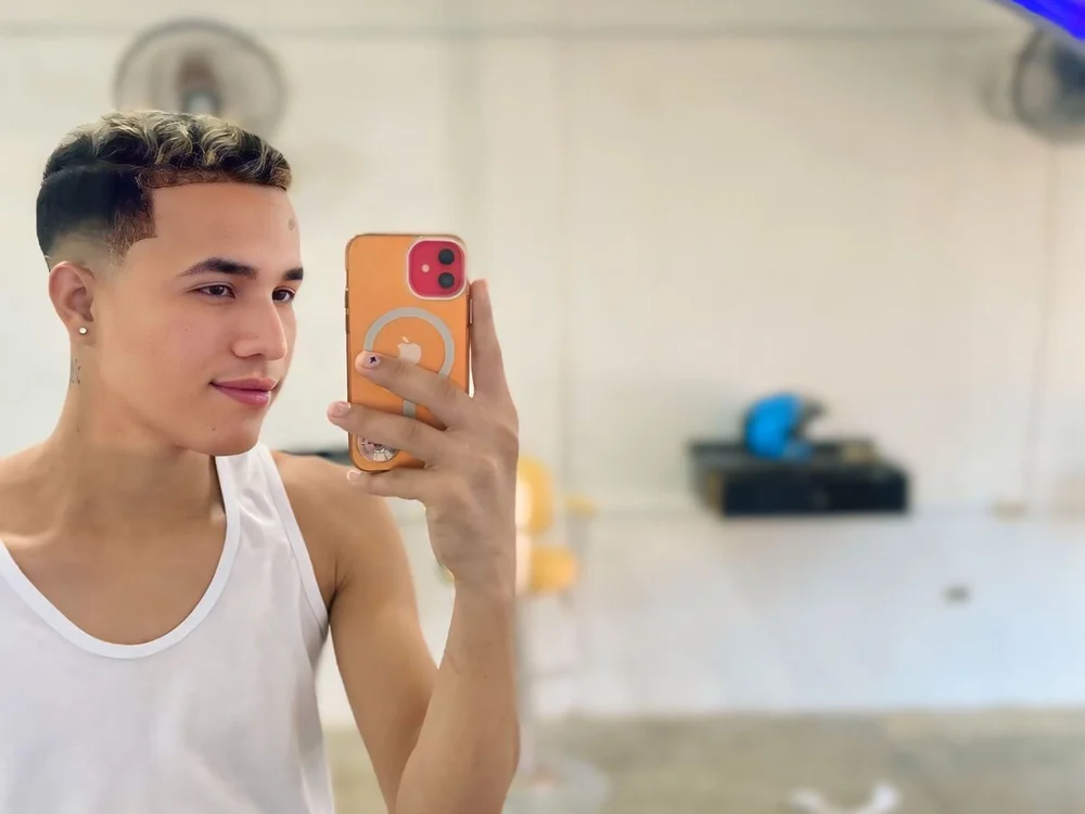 Aron_23cm_bigcock Offline XXX Chat