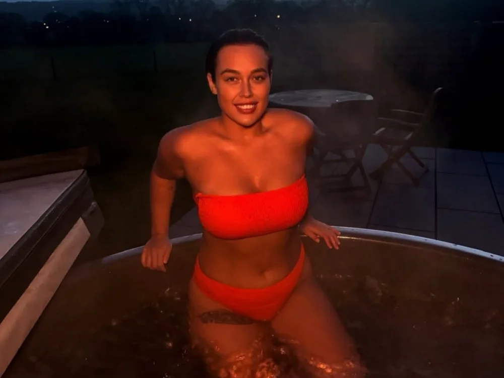 prettyyoungthing28n Offline XXX chat