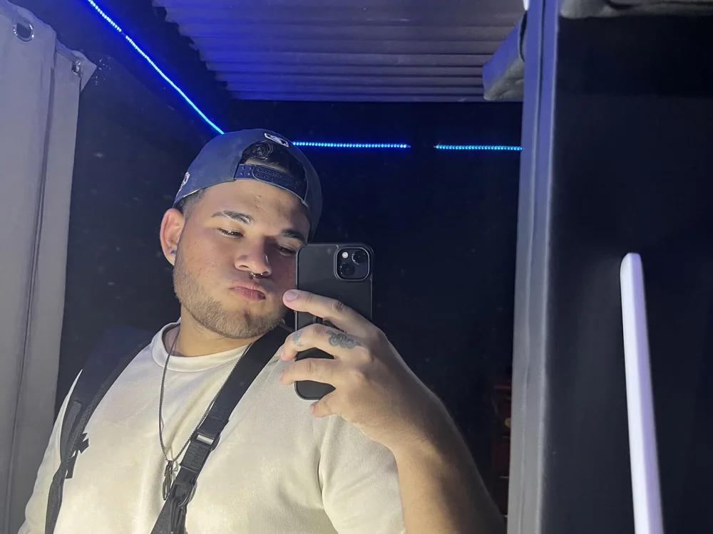 sexyboy00307 offline chatrum