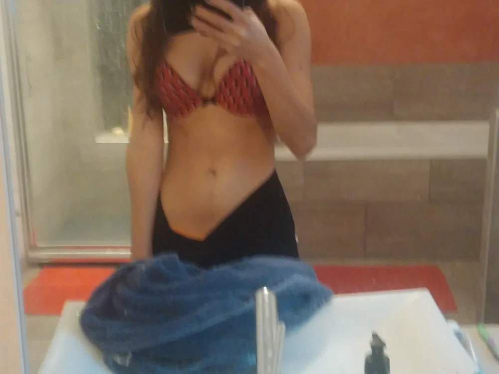 please_play_with_me's Offline XXX Chat