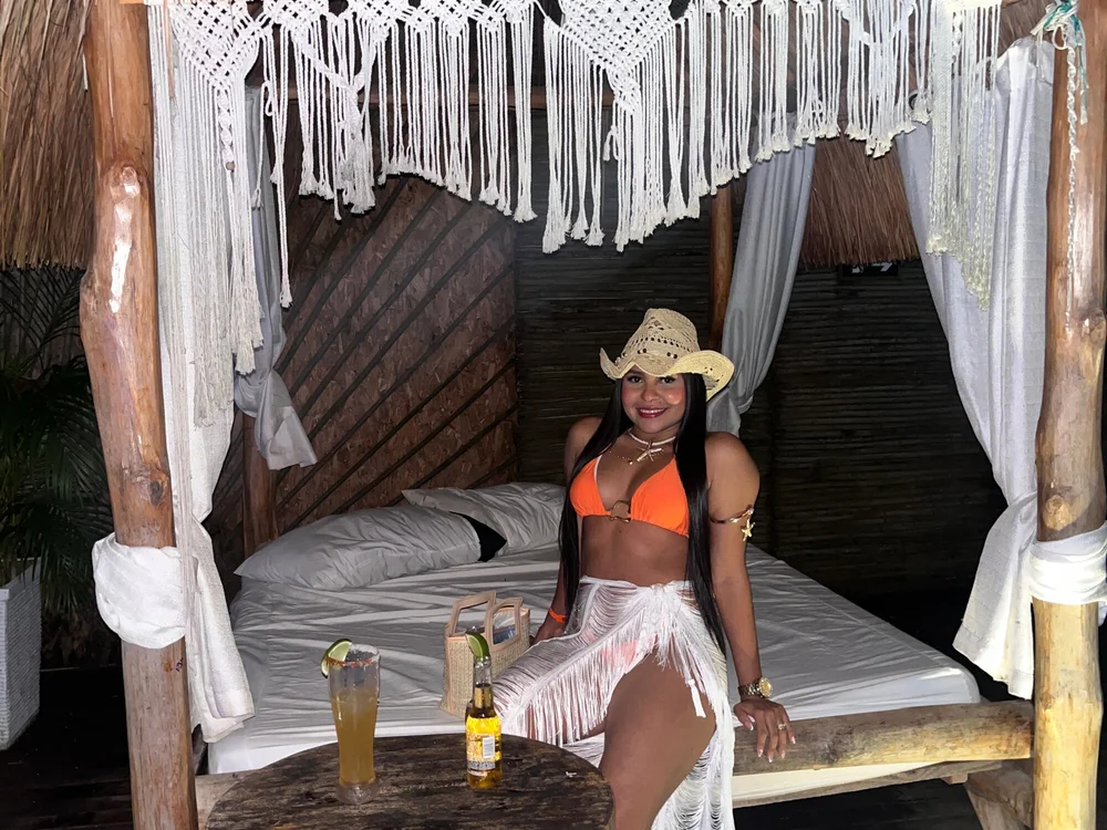 Becca_Clare Adlı Modelin Çevrimdışı XXX Sohbeti