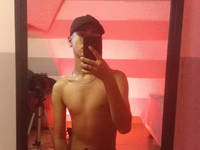Ryu_Kha Male Uncut Webcam Sex