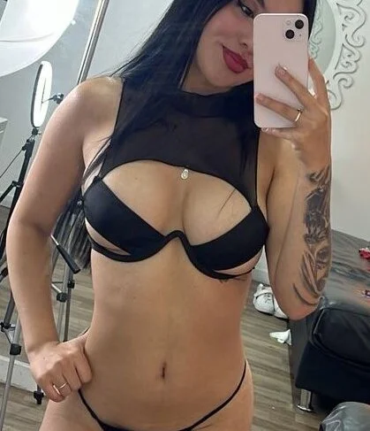 Demon_foxes Adlı Modelin Çevrimdışı XXX Sohbeti