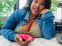 EbonyOrgasmPie's webcam live show