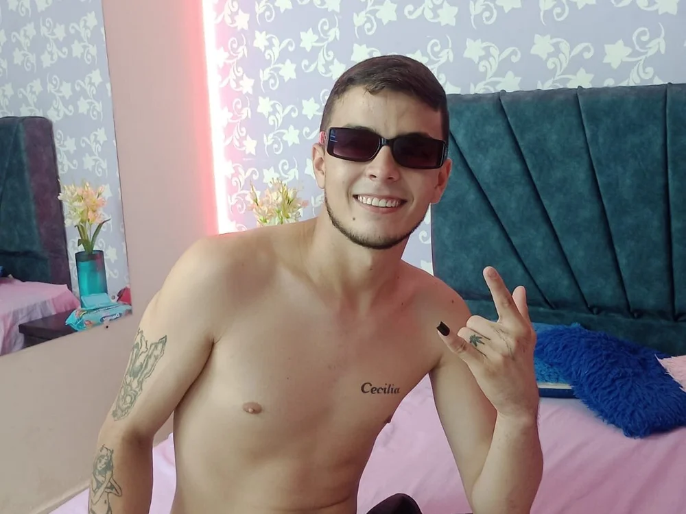 daniel4_20's Offline Chat Room
