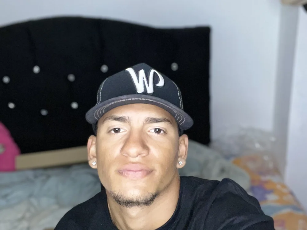 Lopesierra24's Offline Chat Room