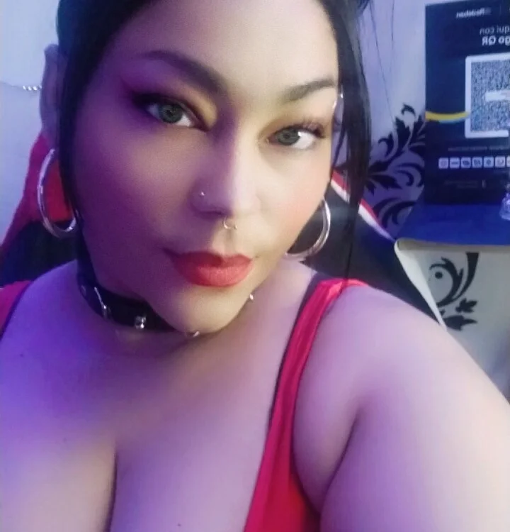 YIYI84 Adlı Modelin Çevrimdışı XXX Sohbeti