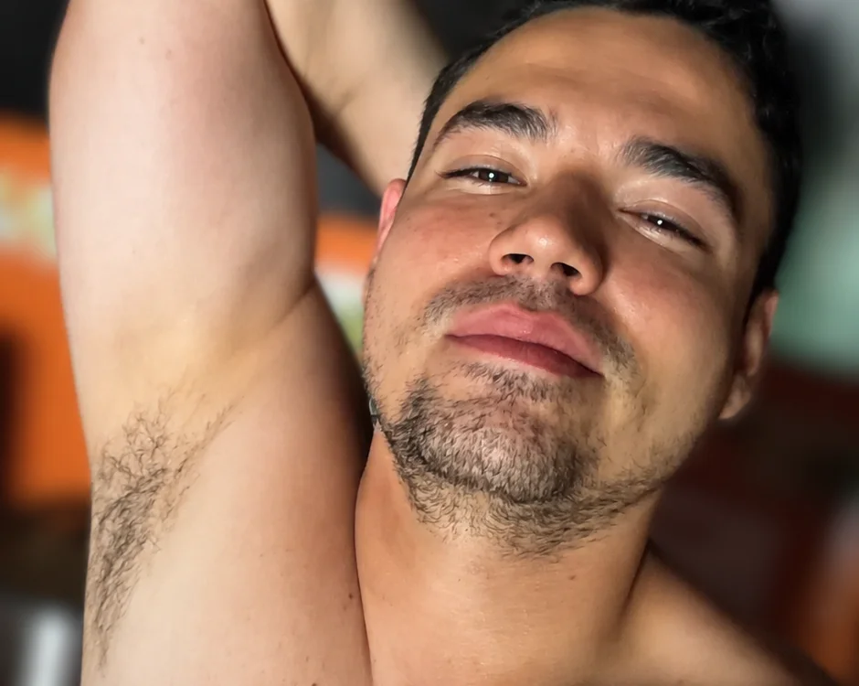 Valentino_ruiz's Offline XXX Chat