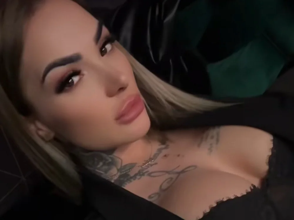 Blondietattoogirl's Offline XXX Chat