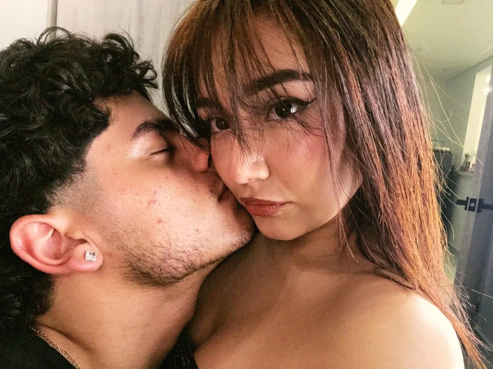 Офлайн-чат XXX ElaAndNoxx