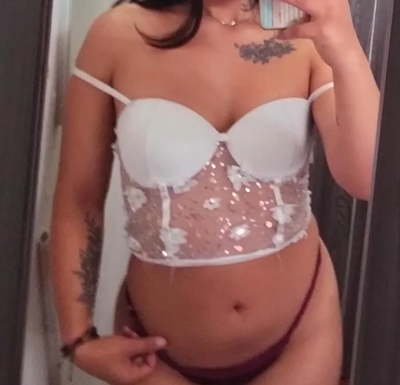 connieehotks' Offline XXX Chat