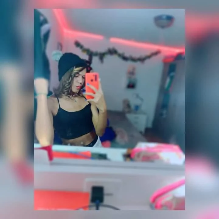 Divalatina_'s Offline Chat Room