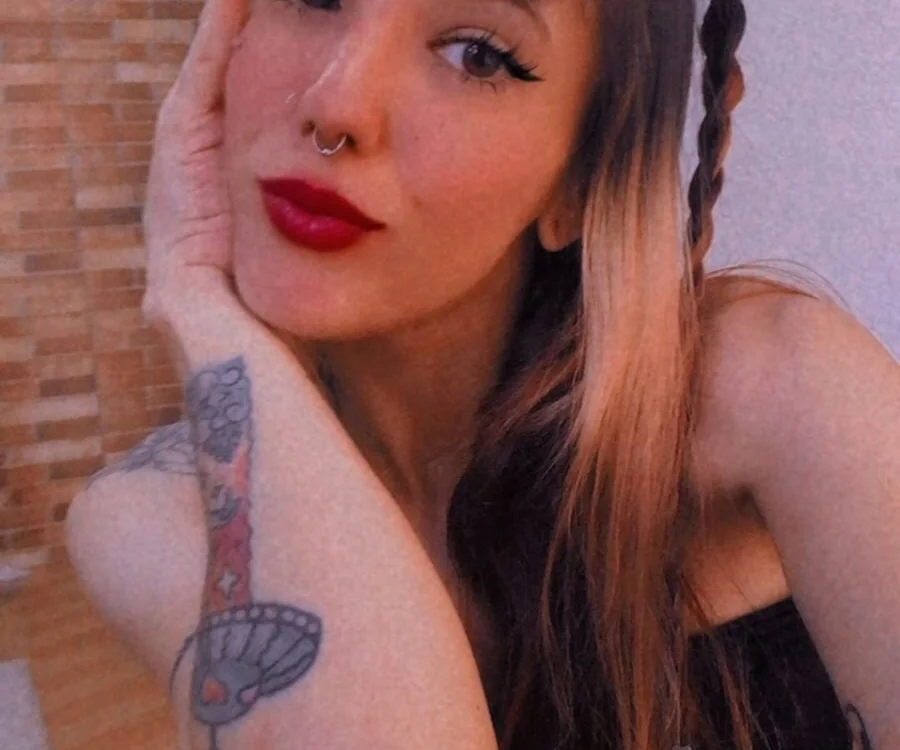 SatanicCandy_'s Offline Chat Room