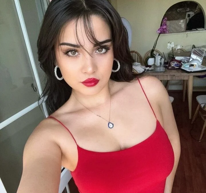 NaaRo-1 Adlı Modelin Çevrimdışı XXX Sohbeti