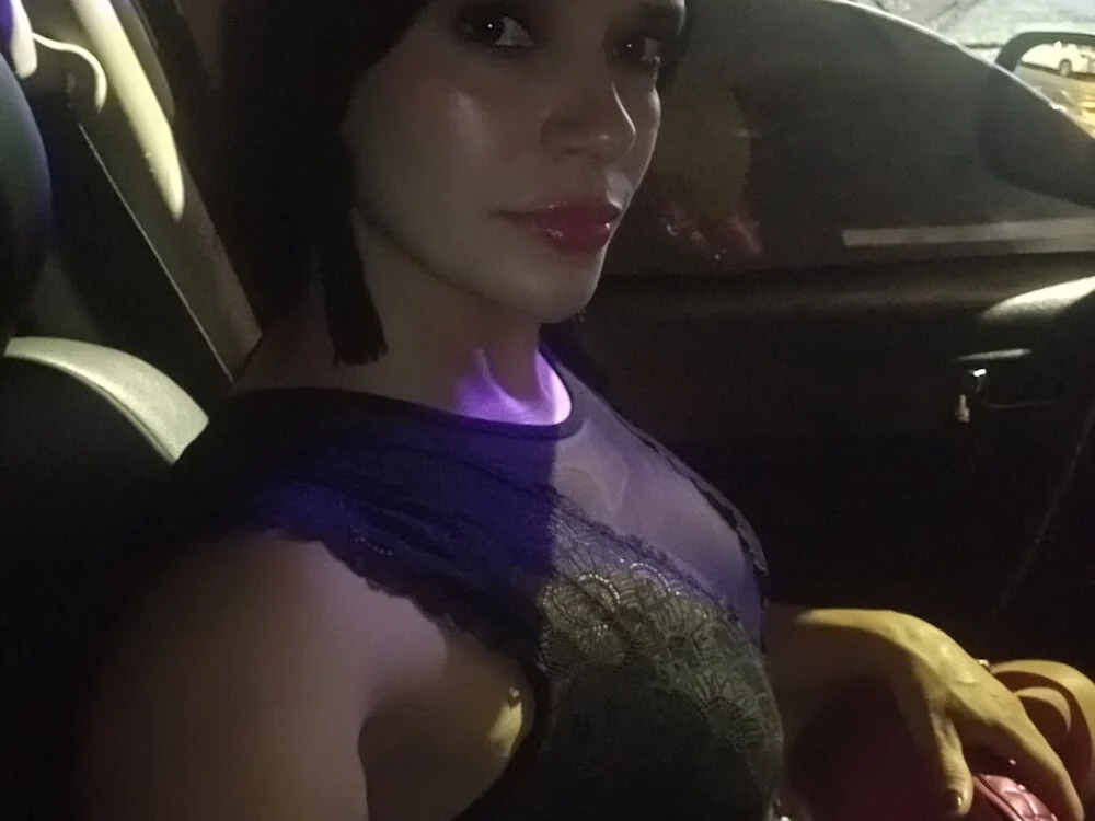 CurvySara1's Offline XXX Chat