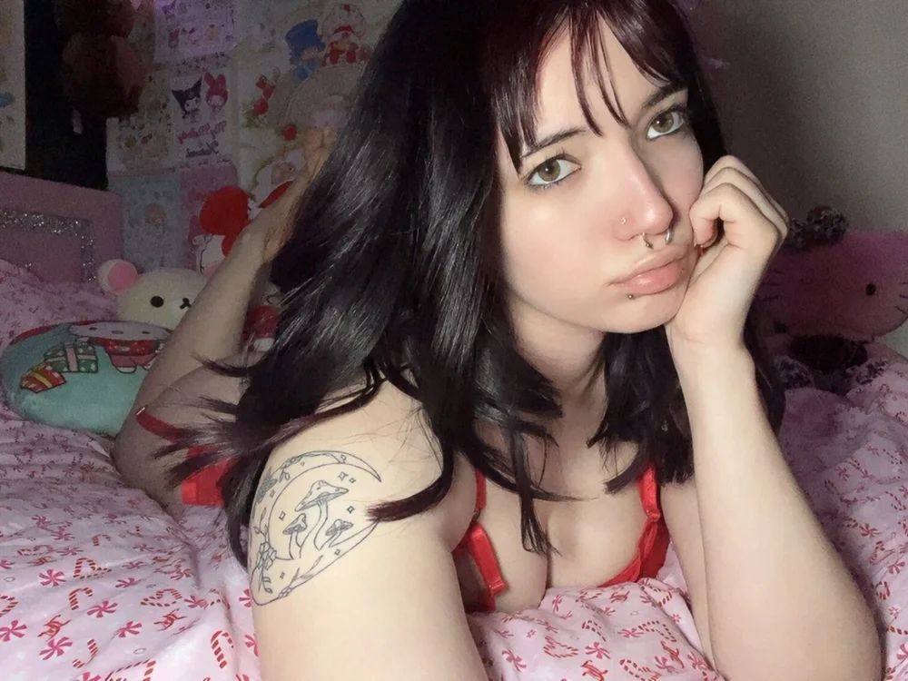 LacyWest's Offline Chat Room