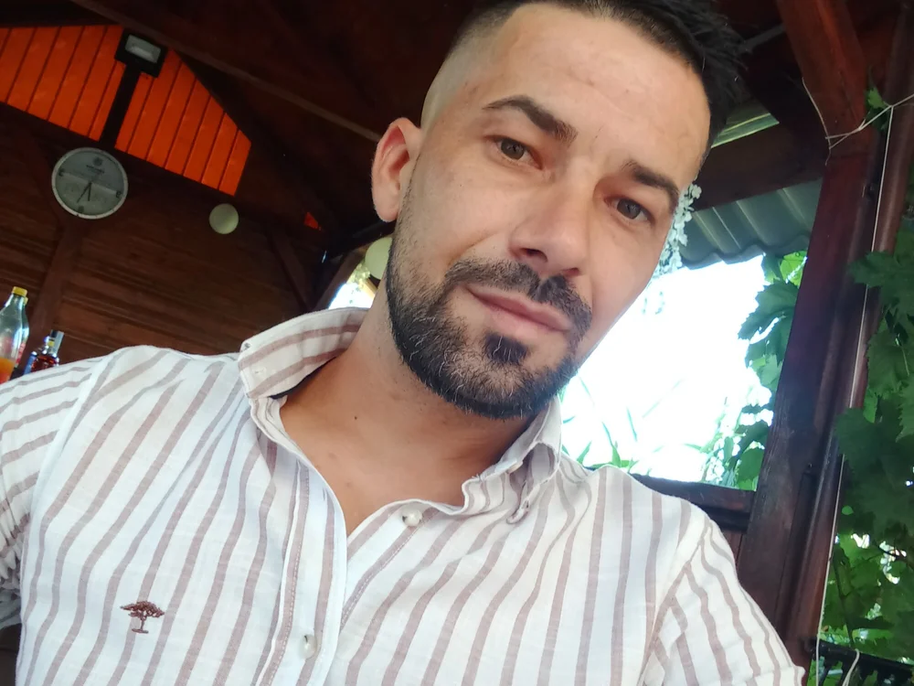 QuailedBaldness offline XXX-chat