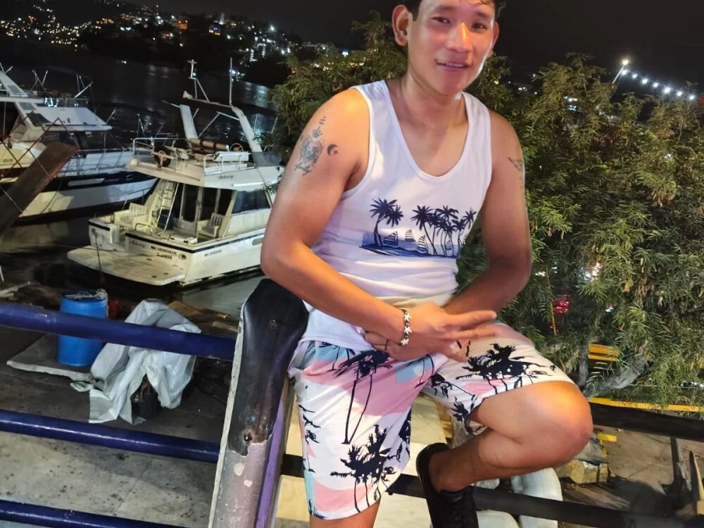 WooingWalkingn Offline XXX chat