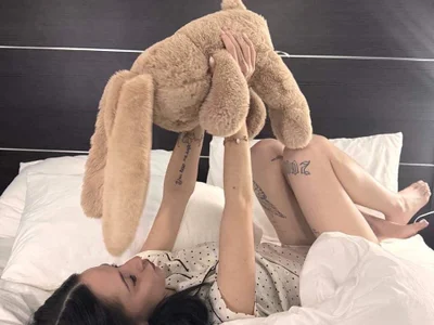 Snowbunnyfaith Female Petitewhite Webcam Adult