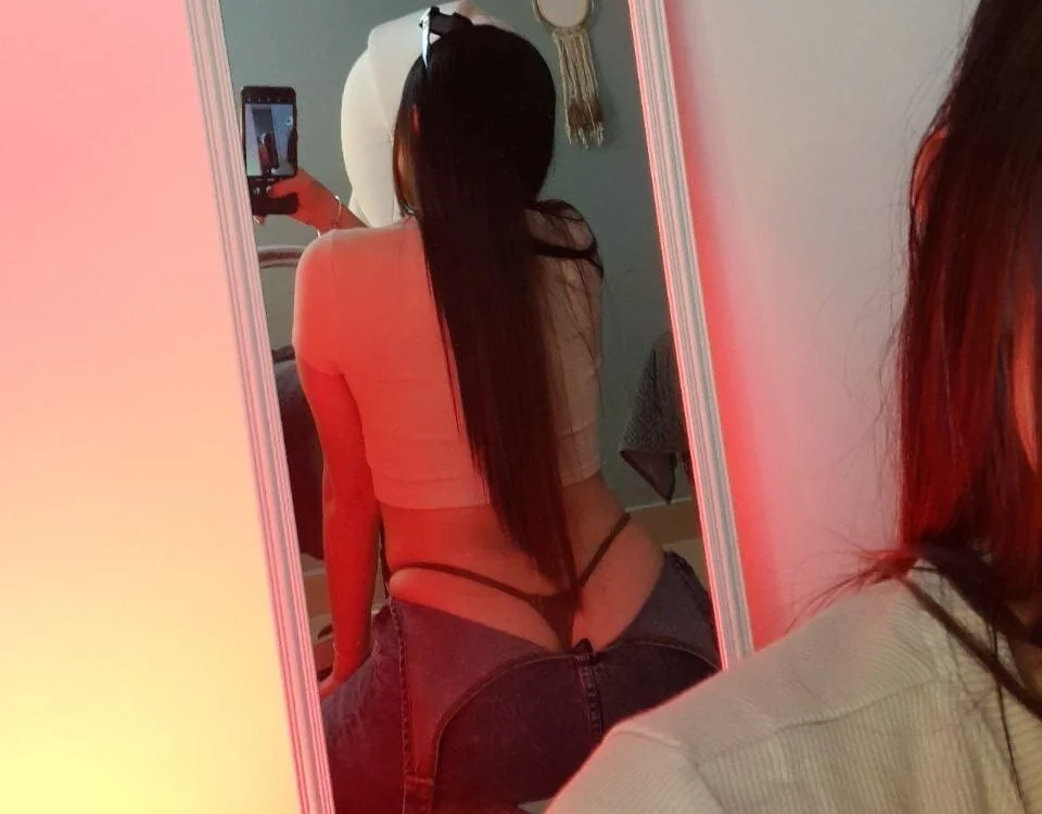 Tara_Parker Offline XXX Chat