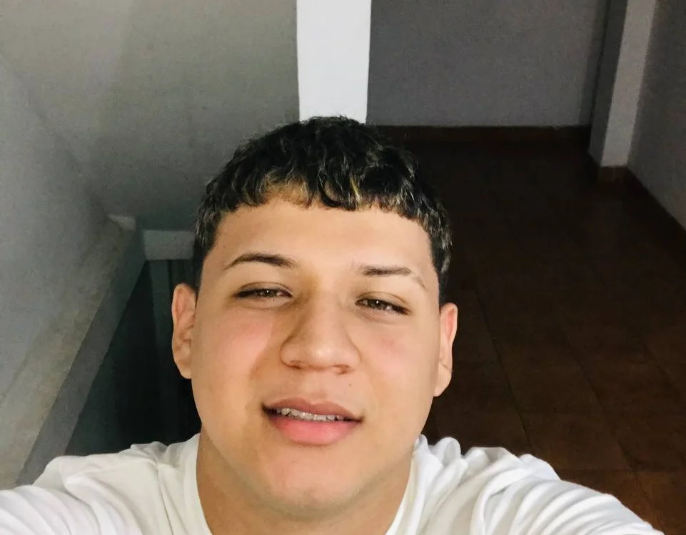 Emersonjose122's Offline XXX Chat