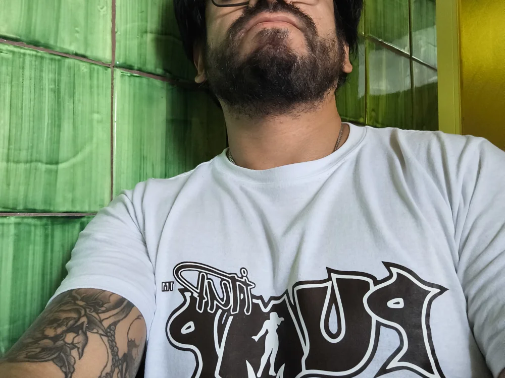 Erick407@xh's Offline Chat Room