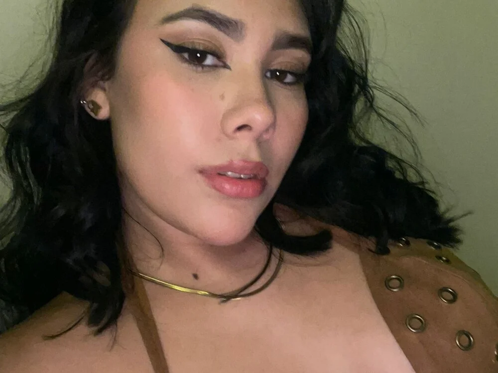 amara_foxx Offline XXX Chat