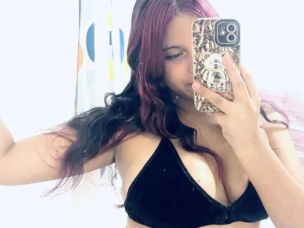 Tiffany_hot99's Offline XXX Chat