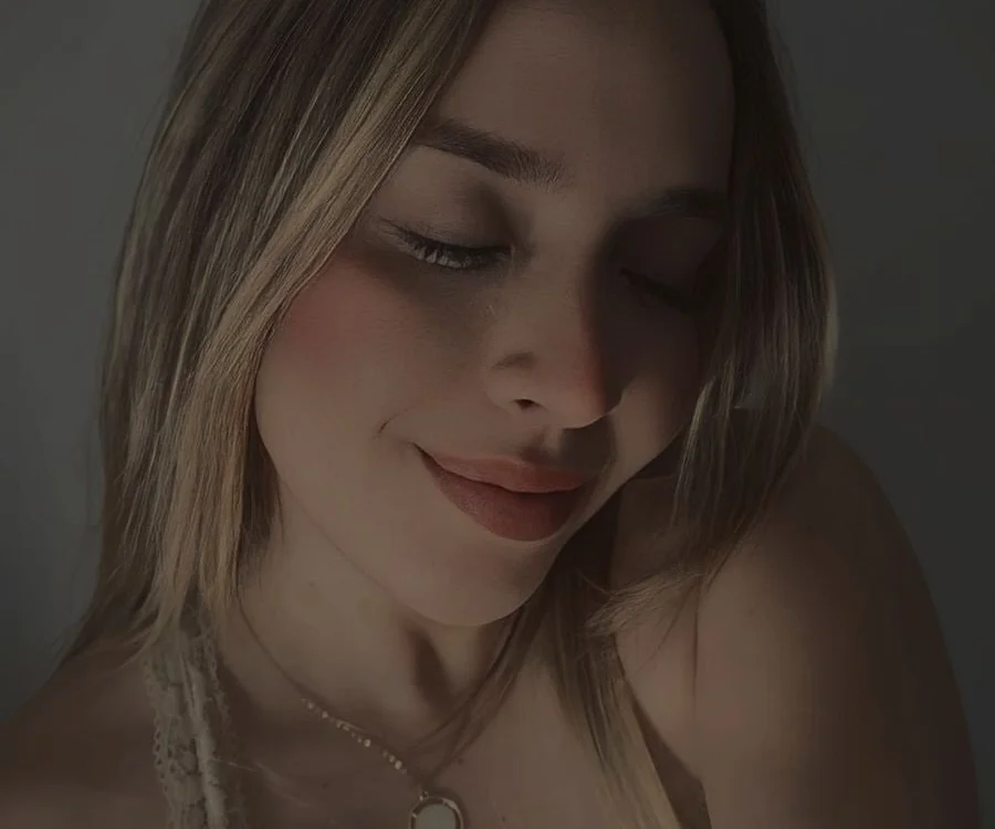 Danielacams' Offline Chat Room