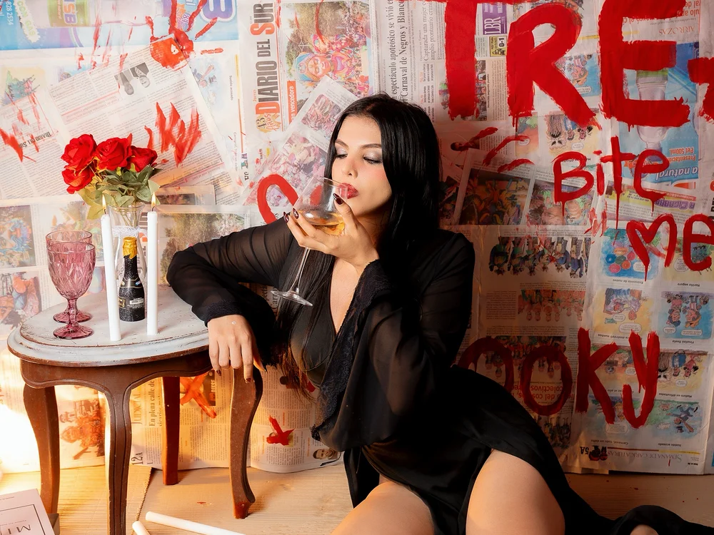 Adele_LatinLady Offline XXX-Chat