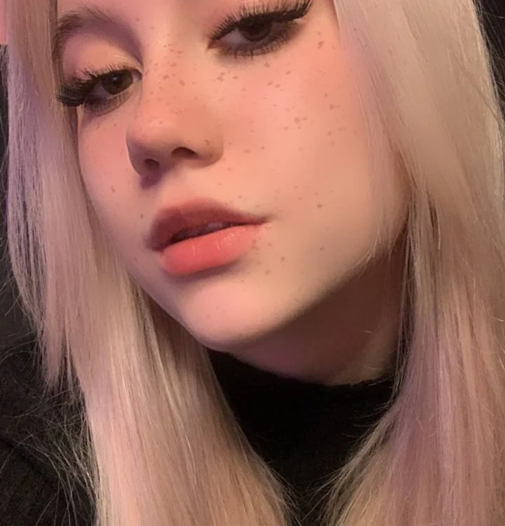 lilablonde's Offline XXX Chat