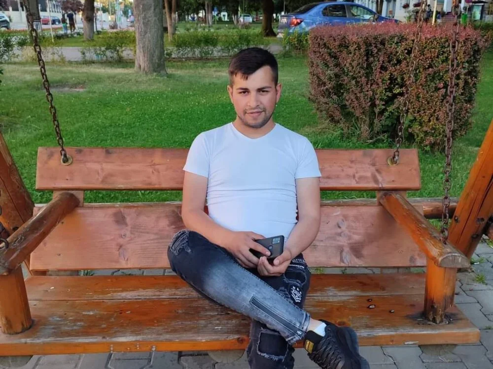 hornny1995 offline XXX-chat