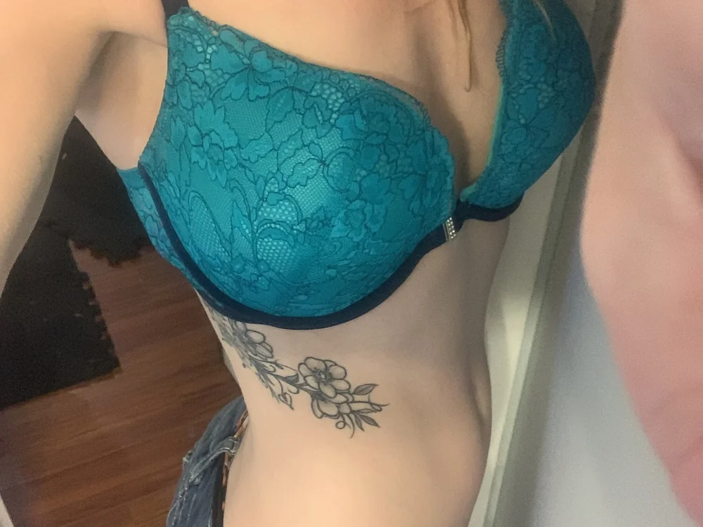 strawberryblondebabe's Offline Chat Room