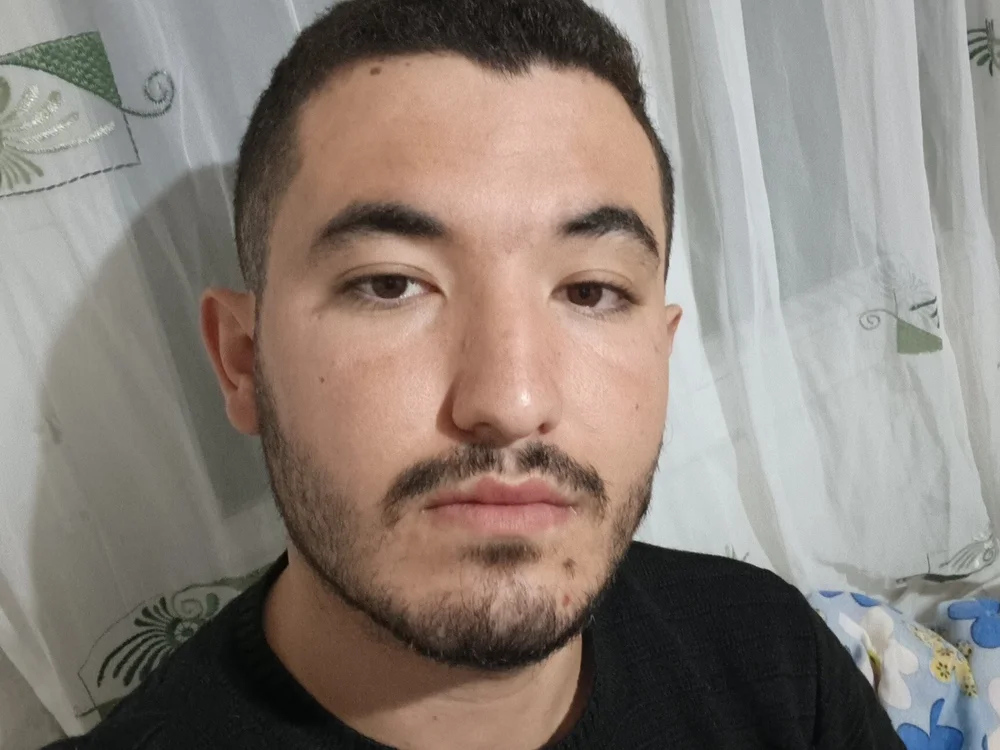 yunuserdal012 Adlı Modelin Çevrimdışı XXX Sohbeti