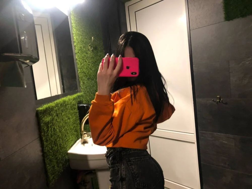 دردشة DreamKarina الجنسية المباشرة