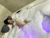 Bombom2414's webcam live show
