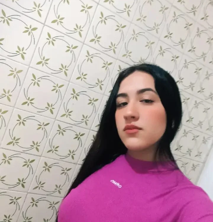 Offline XXX chat modela gisell_antonella