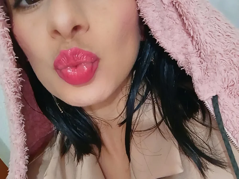 mariana__thompson Offline XXX Chat