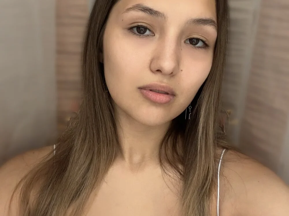 Roni_Cox Adlı Modelin Çevrimdışı XXX Sohbeti