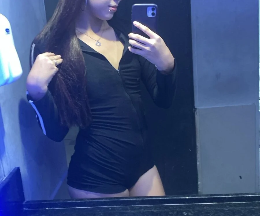 djthalynee's Offline Chat Room